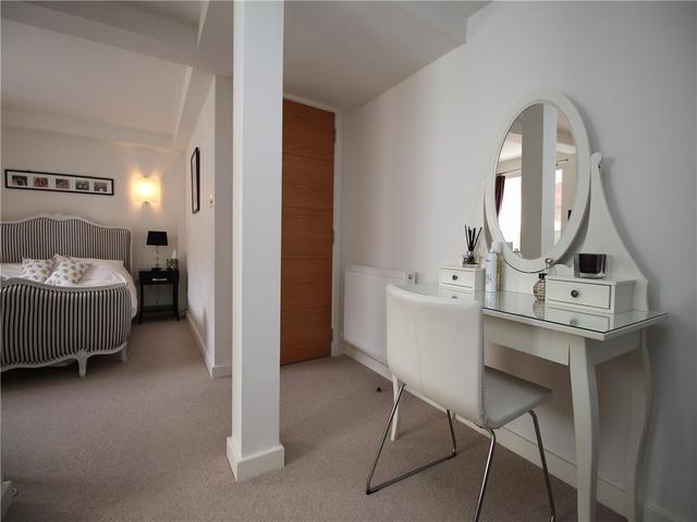  Image of 3 bedroom Flat to rent in Simpson Loan Edinburgh EH3 at City Centre Edinburgh Edinburgh, EH3 9BF