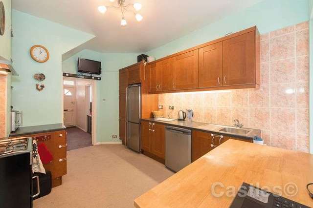  Image of 2 bedroom Flat for sale in Sirdar Road London N22 at Sirdar Road Wood Green London, N22 6QS