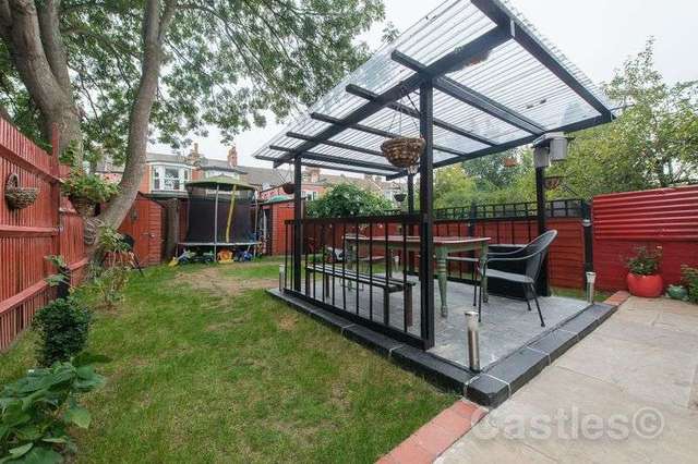  Image of 2 bedroom Flat for sale in Sirdar Road London N22 at Sirdar Road Wood Green London, N22 6QS