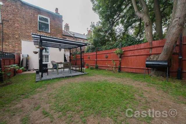  Image of 2 bedroom Flat for sale in Sirdar Road London N22 at Sirdar Road Wood Green London, N22 6QS