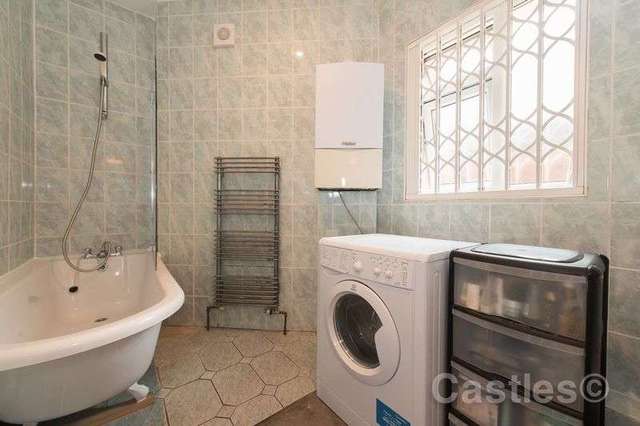  Image of 2 bedroom Flat for sale in Sirdar Road London N22 at Sirdar Road Wood Green London, N22 6QS