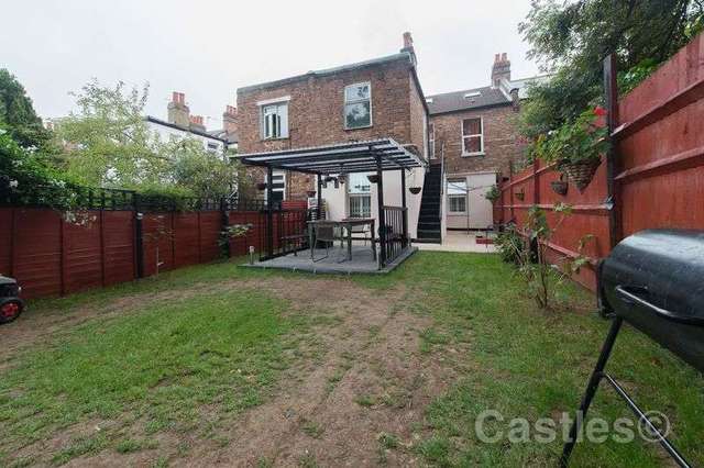  Image of 2 bedroom Flat for sale in Sirdar Road London N22 at Sirdar Road Wood Green London, N22 6QS