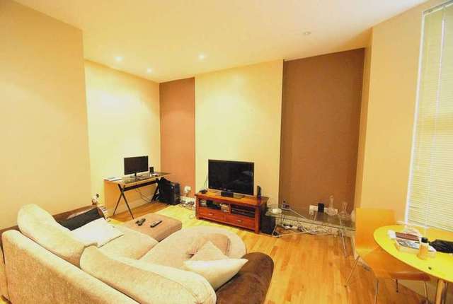  Image of 1 bedroom Flat to rent in Skardu Road London NW2 at Skardu Road Cricklewood London, NW2 3ES
