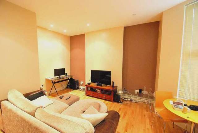  Image of 1 bedroom Flat to rent in Skardu Road London NW2 at Skardu Road Cricklewood London, NW2 3ES