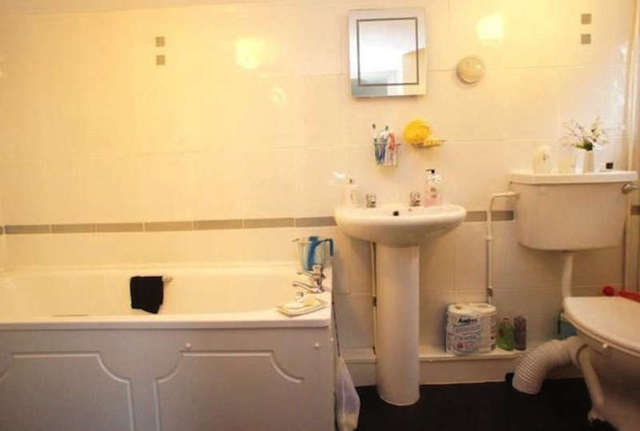  Image of 2 bedroom Terraced house to rent in Sladedale Road London SE18 at London Plumstead, SE18 1PY