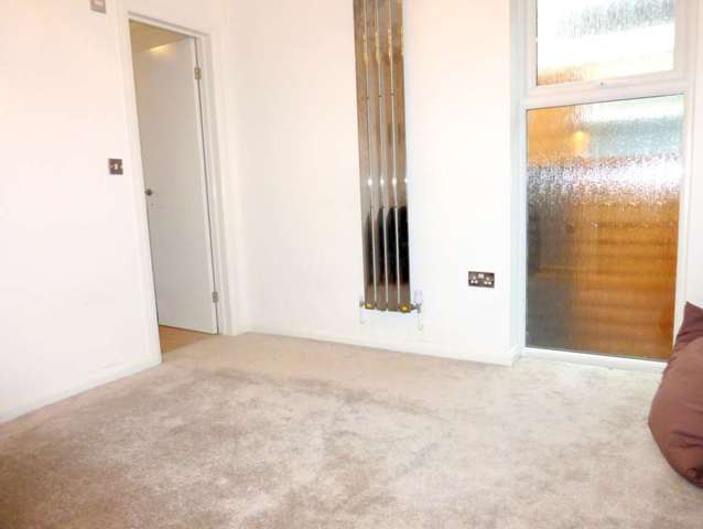  Image of 3 bedroom Detached house for sale in Southfield Avenue Watford WD24 at Southfield Avenue  Watford, WD24 7DX