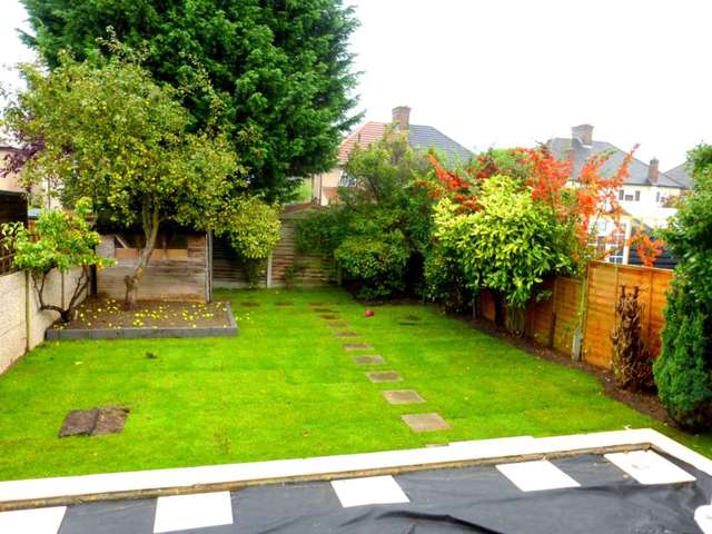  Image of 3 bedroom Detached house for sale in Southfield Avenue Watford WD24 at Southfield Avenue  Watford, WD24 7DX