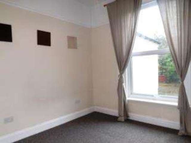  Image of 2 bedroom Flat for sale in Elphinstone Road Southsea PO5 at Southsea Hampshire Portsmouth, PO5 3HR