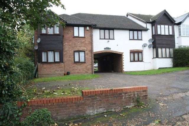  Image of 1 bedroom Flat to rent in Spring Gardens Road High Wycombe HP13 at Spring Gardens Road  High Wycombe, HP13 7AU
