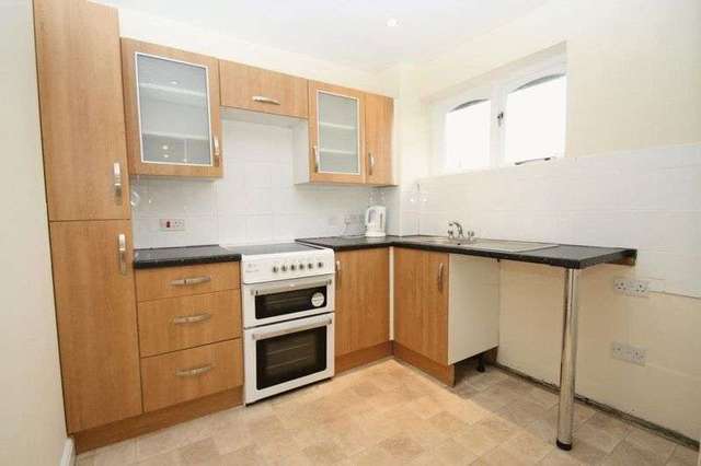  Image of 1 bedroom Flat to rent in Spring Gardens Road High Wycombe HP13 at Spring Gardens Road  High Wycombe, HP13 7AU