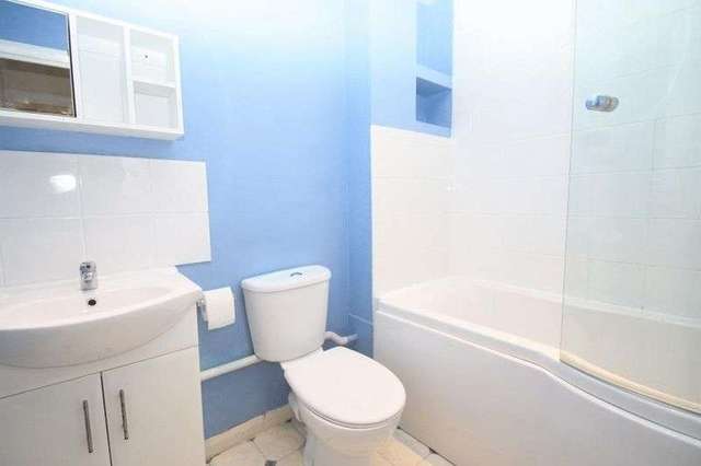  Image of 1 bedroom Flat to rent in Spring Gardens Road High Wycombe HP13 at Spring Gardens Road  High Wycombe, HP13 7AU