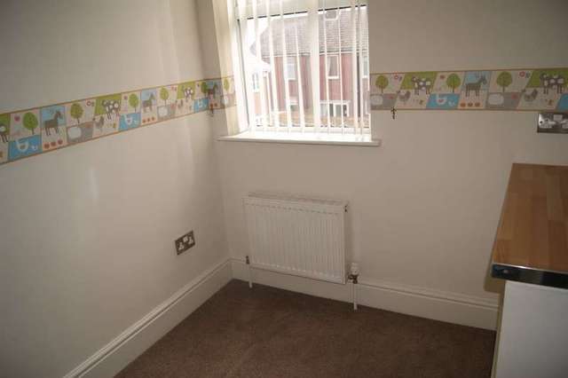  Image of 2 bedroom Terraced house to rent in Springstone Avenue Ossett WF5 at Ossett Ossett, WF5 9EH