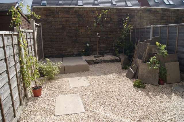  Image of 2 bedroom Terraced house to rent in Springstone Avenue Ossett WF5 at Ossett Ossett, WF5 9EH