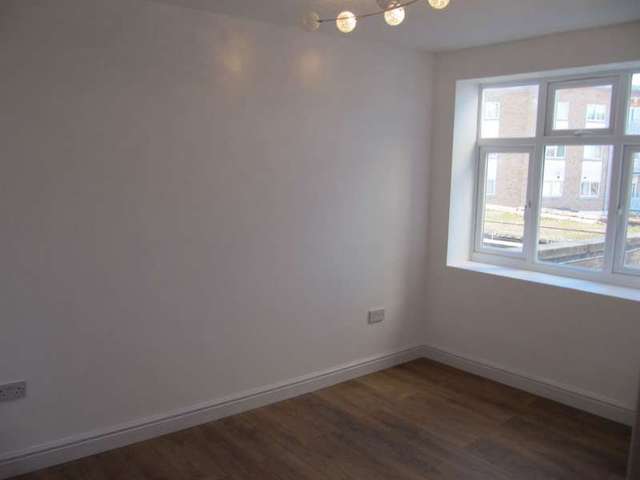  Image of 1 bedroom Flat to rent in Station Lane Hornchurch RM12 at Station Lane  Hornchurch, RM12 6NJ