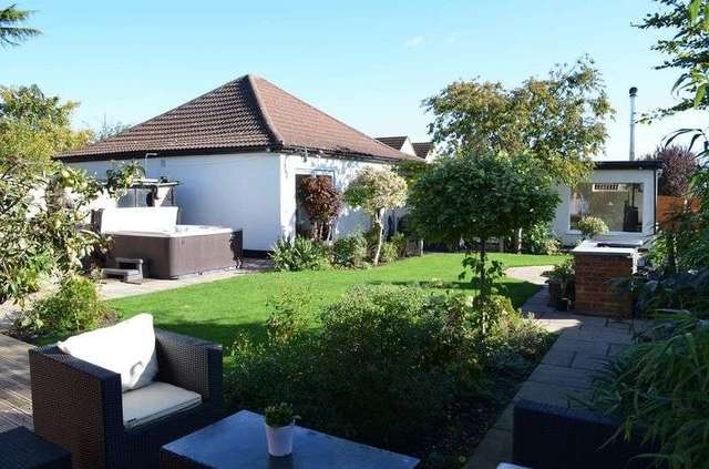  Image of 3 bedroom Detached house for sale in Station Road Walkeringham Doncaster DN10 at Station Road Walkeringham Doncaster, DN10 4JQ