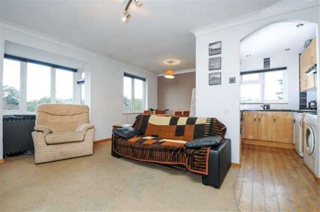  Image of 2 bedroom Flat for sale in Sterling Gardens London SE14 at New Cross, SE14 6DU