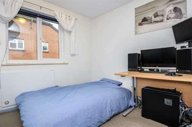  Image of 2 bedroom Flat for sale in Sterling Gardens London SE14 at New Cross, SE14 6DU