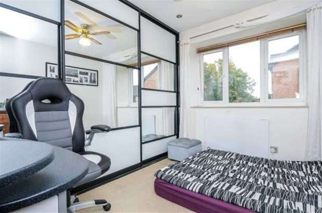  Image of 2 bedroom Flat for sale in Sterling Gardens London SE14 at New Cross, SE14 6DU
