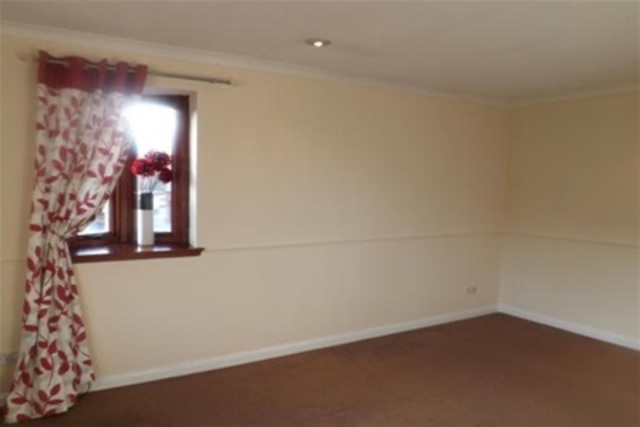  Image of 2 bedroom Flat to rent in Lochfield Road Paisley PA2 at Paisley Renfrewshire Renfrewshire, PA2 7RG