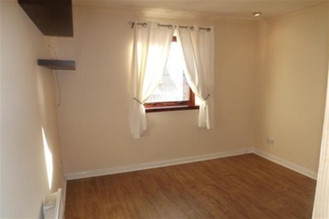  Image of 2 bedroom Flat to rent in Lochfield Road Paisley PA2 at Paisley Renfrewshire Renfrewshire, PA2 7RG