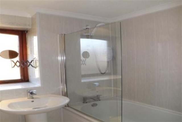  Image of 2 bedroom Flat to rent in Lochfield Road Paisley PA2 at Paisley Renfrewshire Renfrewshire, PA2 7RG