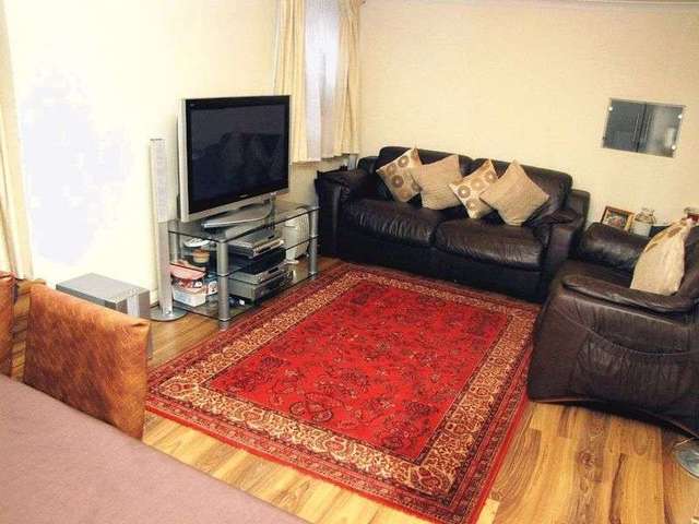  Image of 2 bedroom Flat to rent in Sudbury Hill Harrow-on-the-Hill Harrow HA1 at Sudbury Hill  Harrow, HA1 3RT