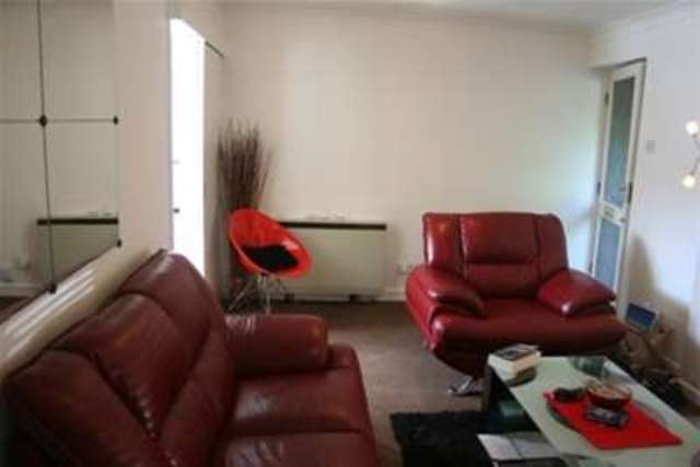  Image of 1 bedroom Property to rent in Swallow Close Leeds LS17 at Leeds, LS17 8XL