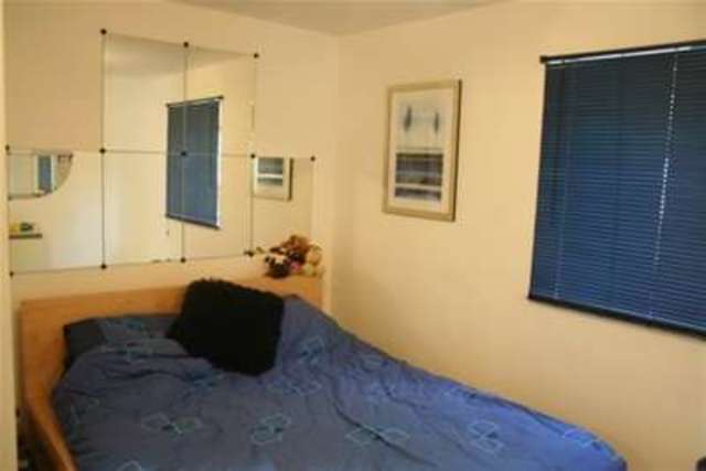  Image of 1 bedroom Property to rent in Swallow Close Leeds LS17 at Leeds, LS17 8XL