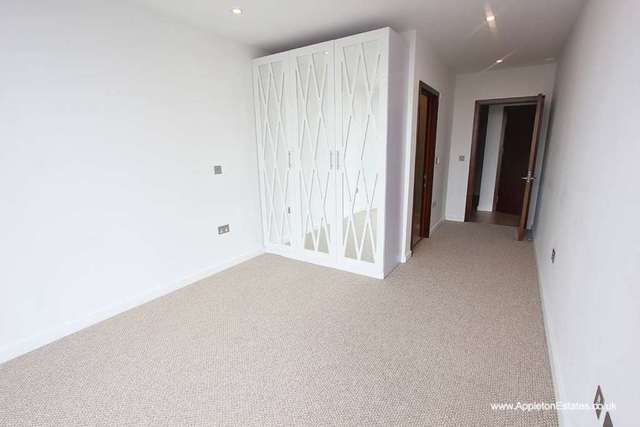  Image of 2 bedroom Apartment to rent in Newgate Croydon CR0 at The Island  Croydon, CR0 2FB