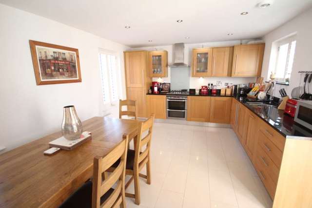  Image of 3 bedroom Detached house for sale in The Warren Aylesbury HP18 at The Warren Berryfields Aylesbury, HP18 0FL