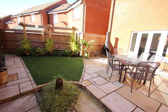  Image of 3 bedroom Detached house for sale in The Warren Aylesbury HP18 at The Warren Berryfields Aylesbury, HP18 0FL
