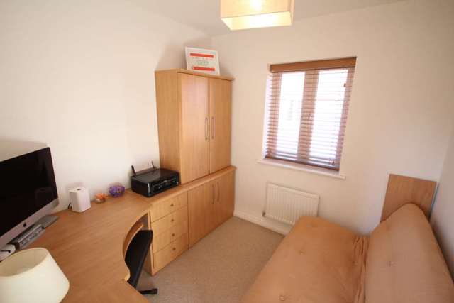  Image of 3 bedroom Detached house for sale in The Warren Aylesbury HP18 at The Warren Berryfields Aylesbury, HP18 0FL