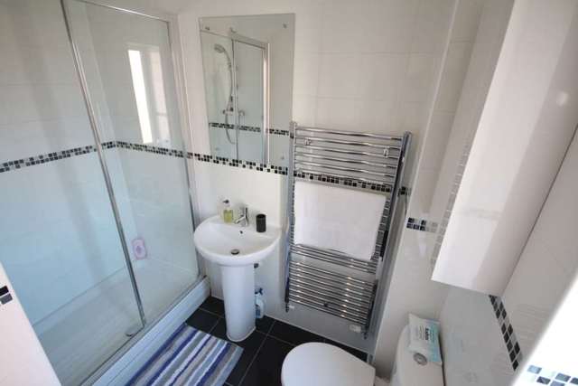  Image of 3 bedroom Detached house for sale in The Warren Aylesbury HP18 at The Warren Berryfields Aylesbury, HP18 0FL