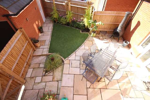  Image of 3 bedroom Detached house for sale in The Warren Aylesbury HP18 at The Warren Berryfields Aylesbury, HP18 0FL