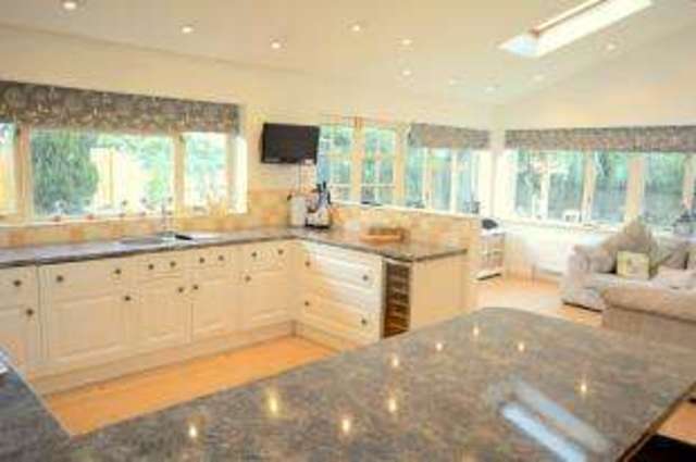  Image of 4 bedroom Detached house for sale in Todenham Road Moreton-in-Marsh GL56 at Moreton-In-Marsh Gloucestershire Moreton-in-Marsh, GL56 9NJ