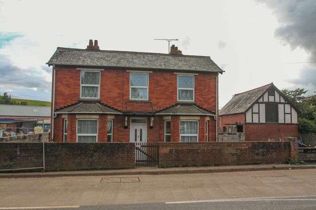  Image of 3 bedroom Detached house to rent in Down End Lords Meadow Industrial Estate Crediton EX17 at Commercial Road  Crediton, EX17 1ER