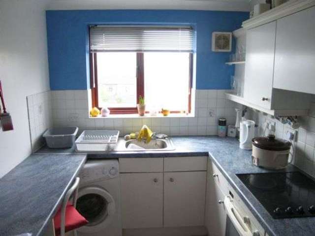  Image of 2 bedroom Flat to rent in Whitworth Road Southampton SO18 at Whitworth Road  Southampton, SO18 1JR