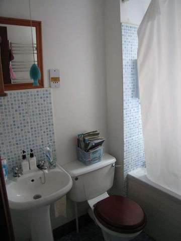  Image of 2 bedroom Flat to rent in Whitworth Road Southampton SO18 at Whitworth Road  Southampton, SO18 1JR