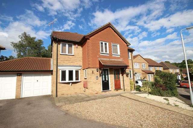  Image of 3 bedroom Semi-Detached house to rent in Tylers Mead Luton LU2 at Tylers Mead  Luton, LU2 7XY
