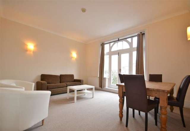  Image of 2 bedroom Apartment to rent in Upper Richmond Road London SW15 at East Putney, SW15 2RF