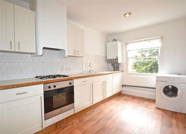  Image of 2 bedroom Apartment to rent in Upper Richmond Road London SW15 at East Putney, SW15 2RF