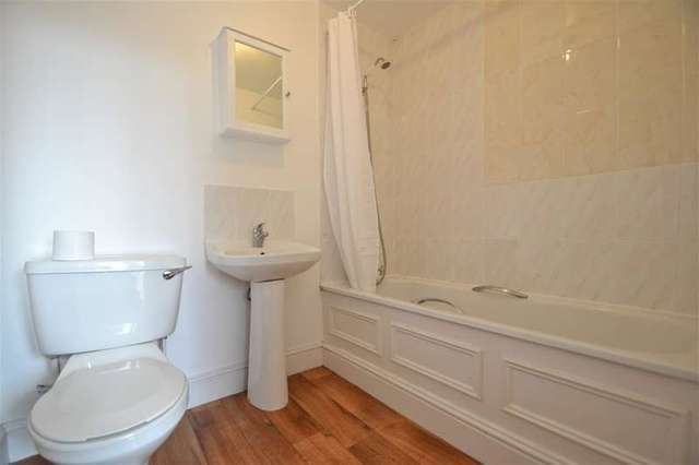  Image of 2 bedroom Apartment to rent in Upper Richmond Road London SW15 at East Putney, SW15 2RF