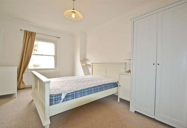  Image of 2 bedroom Apartment to rent in Upper Richmond Road London SW15 at East Putney, SW15 2RF