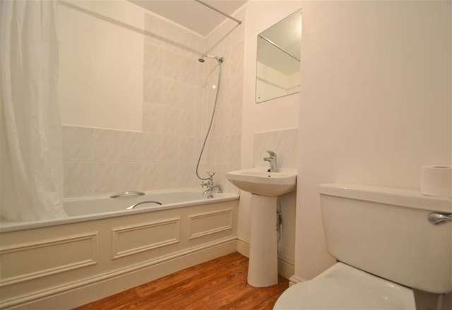  Image of 2 bedroom Apartment to rent in Upper Richmond Road London SW15 at East Putney, SW15 2RF