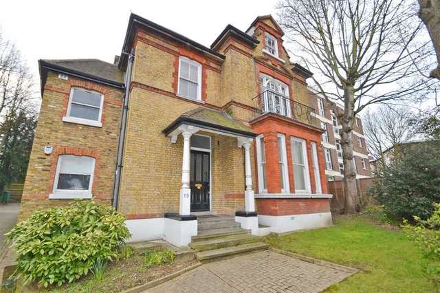  Image of 2 bedroom Apartment to rent in Upper Richmond Road London SW15 at East Putney, SW15 2RF