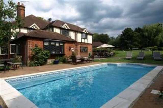  Image of 5 bedroom Detached house to rent in Vicarage Lane Chigwell IG7 at Chigwell, IG7 6LX