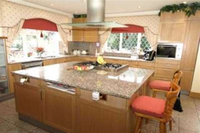  Image of 5 bedroom Detached house to rent in Vicarage Lane Chigwell IG7 at Chigwell, IG7 6LX