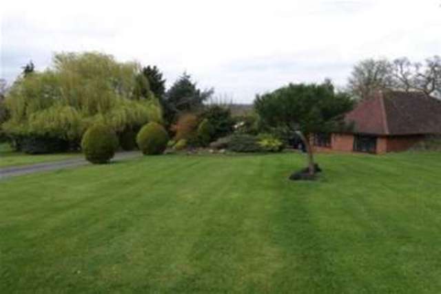  Image of 5 bedroom Detached house to rent in Vicarage Lane Chigwell IG7 at Chigwell, IG7 6LX