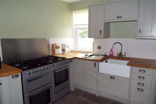  Image of 2 bedroom Maisonette to rent in Victoria Road Cowes PO31 at Cowes, PO31 7JQ
