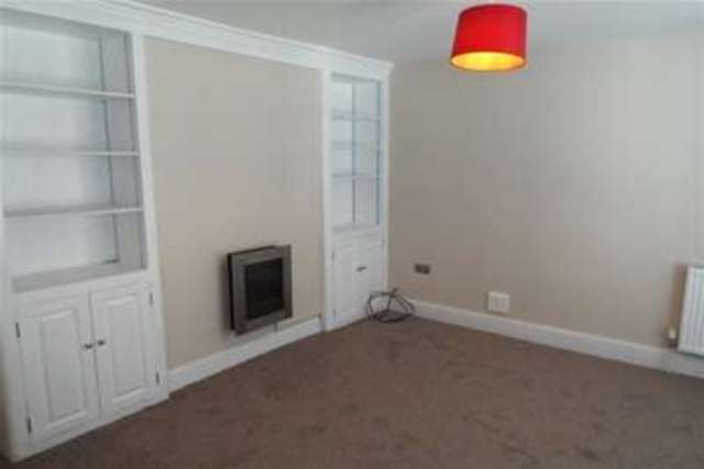  Image of 2 bedroom Maisonette to rent in Victoria Road Cowes PO31 at Cowes, PO31 7JQ